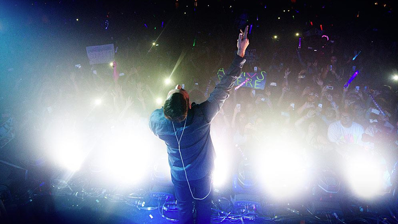 Kaskade Atmosphere Tour - Big Rooms, Small Tour - Live Video