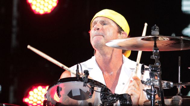 Will Ferrell challenges Chad Smith to an epic drum battle