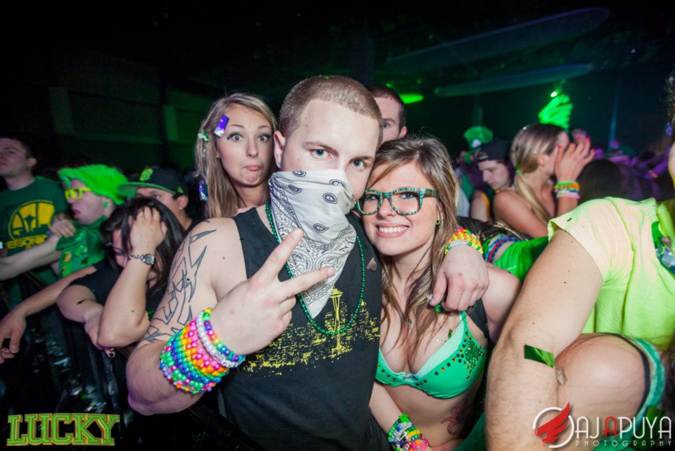 216771_542096279168647_1566892944_n