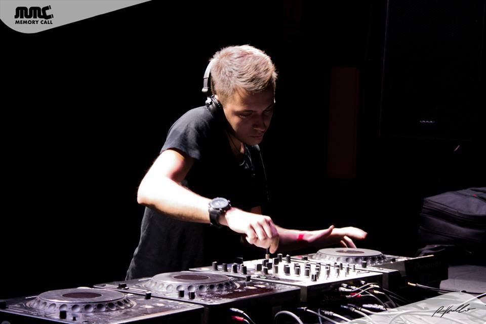 L 33 helvetica detuned