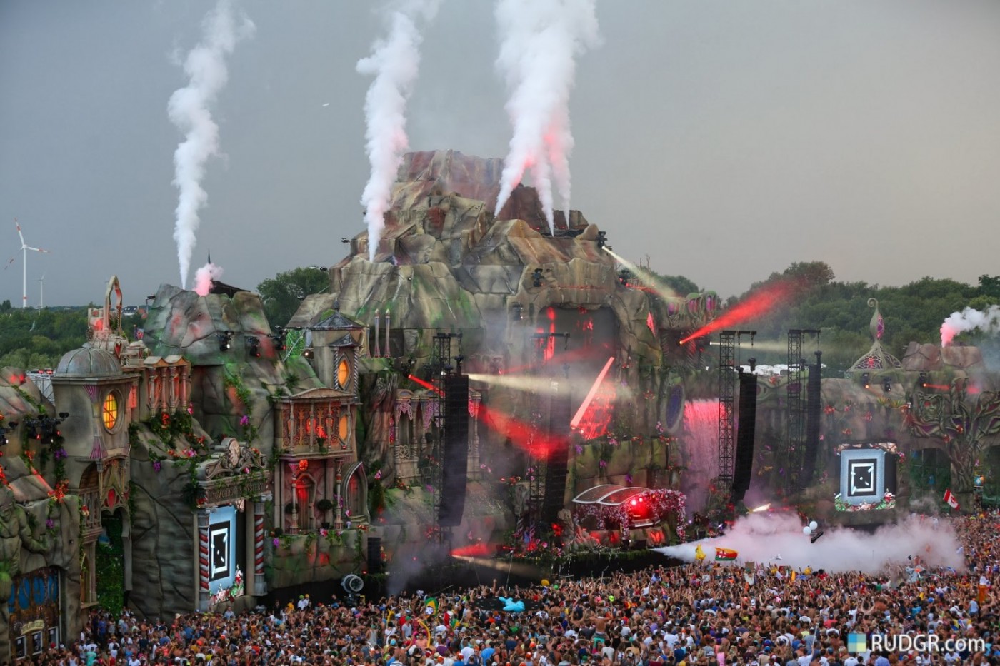 volcano-stage-tomorrowworld-main-stage-announcement