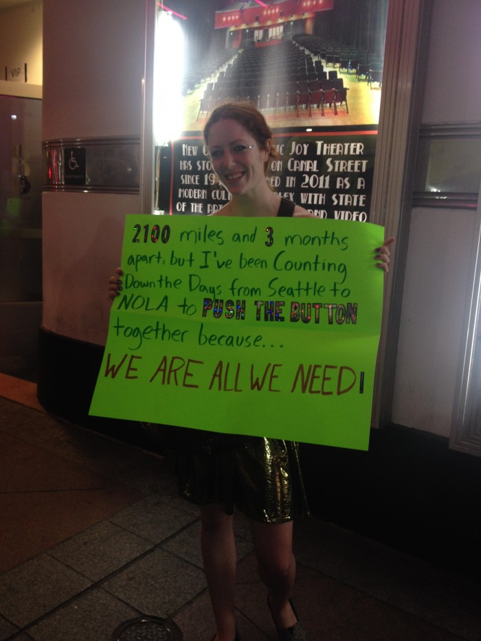 Lizzy's sign to push the button