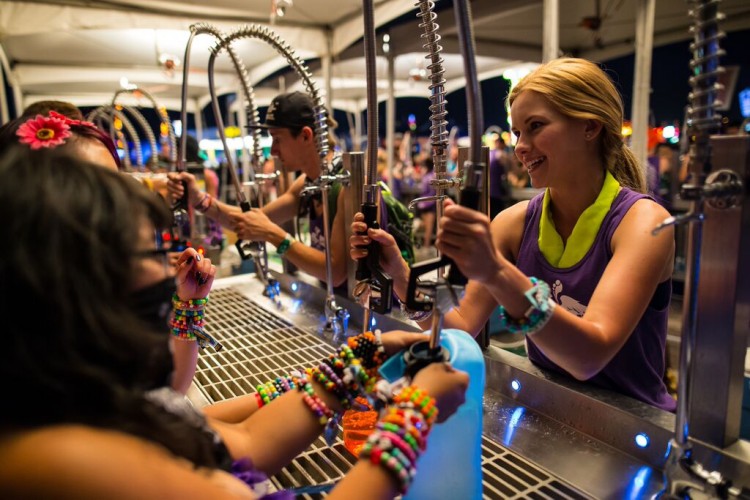 Ground Control serving water at EDC 2015