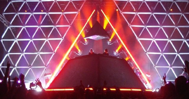 daft punk pyramid alive 2007