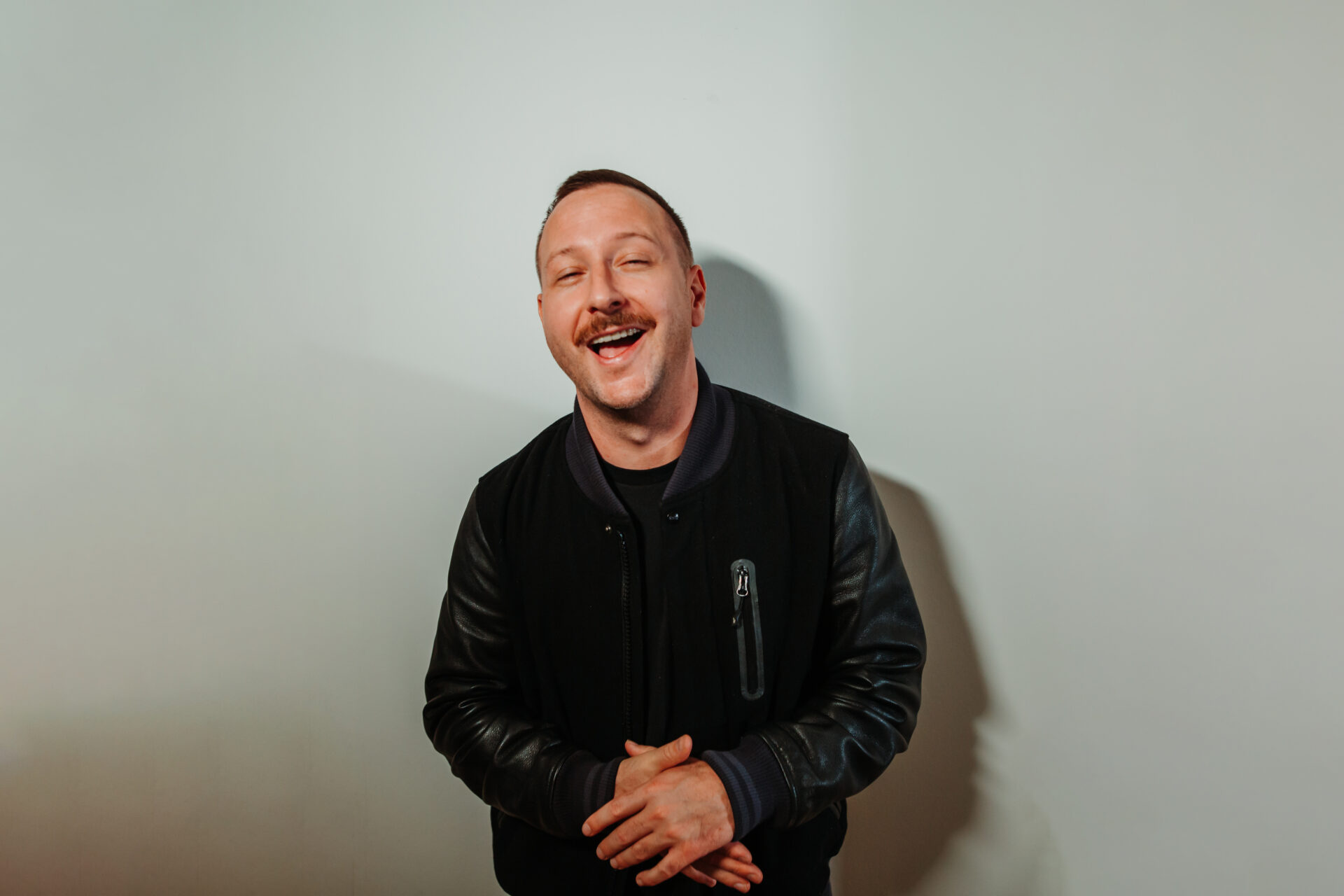 Marten Horger standing in front of a grey wall