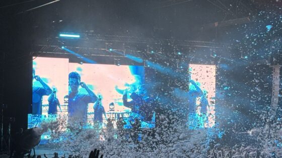 Ray Volpe and Kai Wachi Foam Wonderland with live cam visuals and waves of foam